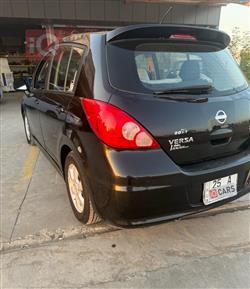 نيسان فيرسا